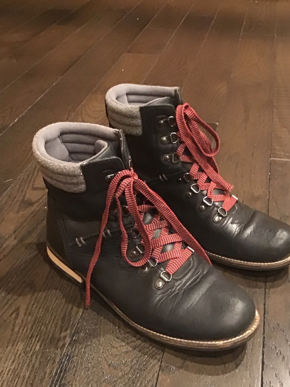 Kodiak Black Leather Ankle Boots with Red Laces. Size 10